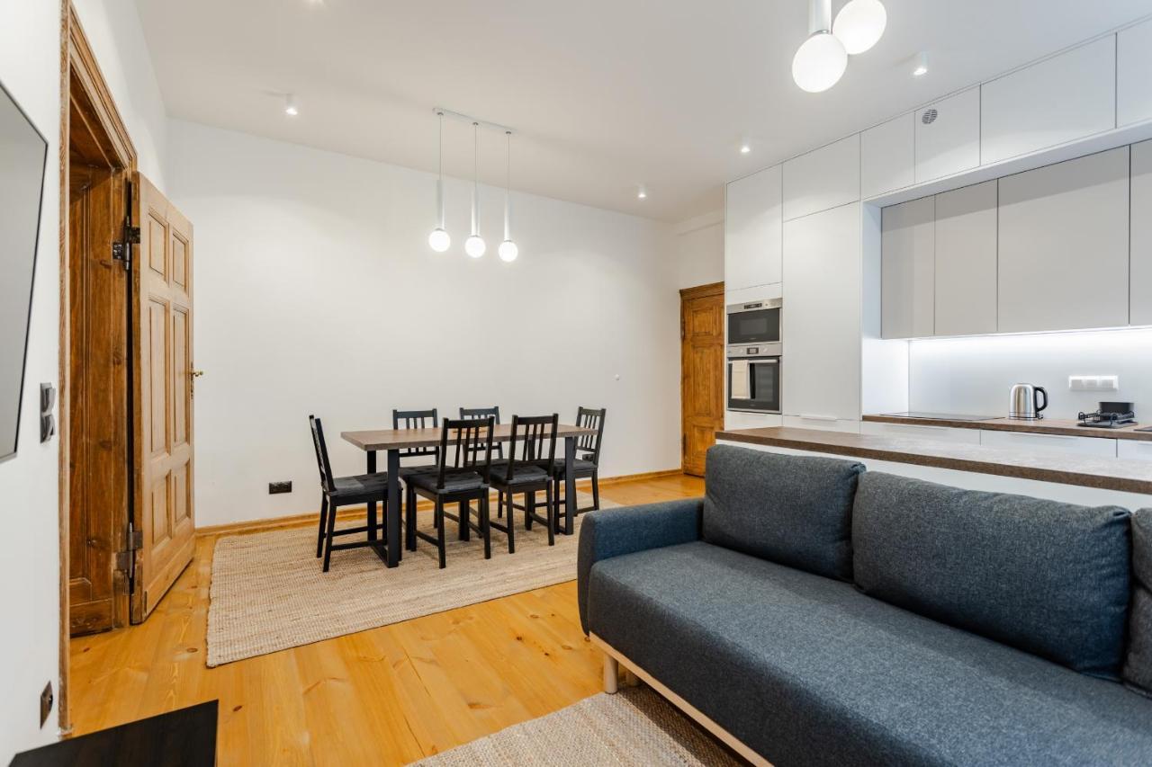 Two Bedroom Very Berry Apartment In Poznan With Desk By Noclegi Renters Bagian luar foto
