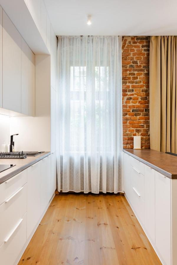 Two Bedroom Very Berry Apartment In Poznan With Desk By Noclegi Renters Bagian luar foto