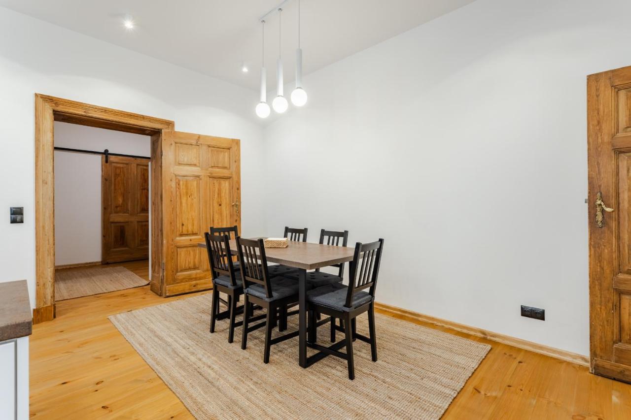 Two Bedroom Very Berry Apartment In Poznan With Desk By Noclegi Renters Bagian luar foto
