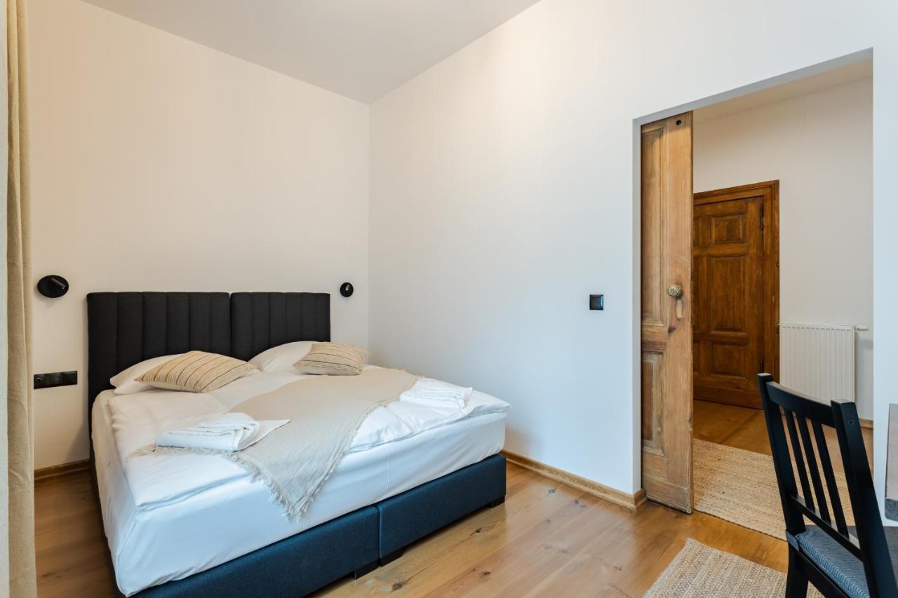 Two Bedroom Very Berry Apartment In Poznan With Desk By Noclegi Renters Bagian luar foto